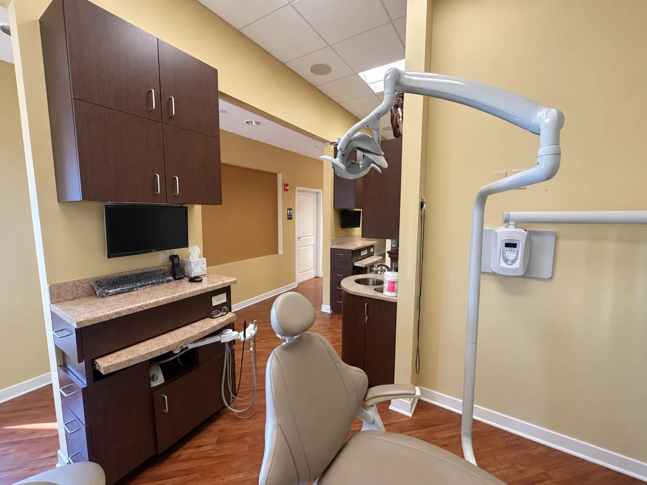 Atlas Dental operatory with taupe treatment chair